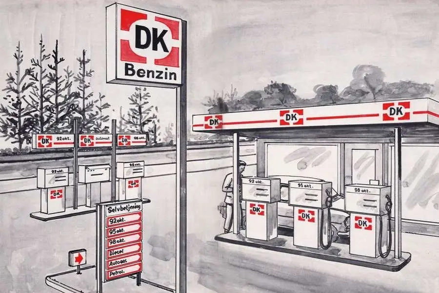 DK-Benzin var en dansk kæde af tankstationer, som blev grundlagt i 1982, under mottoet 'Kør dansk'. I 2004 blev selskabet opkøbt af OK Benzin, som lukkede den sidste DK-Benzin i 2009. Her en skitse til deres første tankstation (Foto: DK-Benzin)