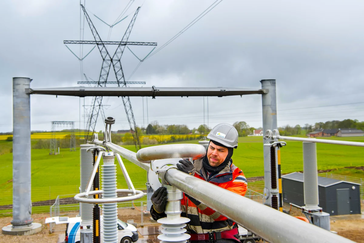 Arbejde på højspændingsanlæg ved Vejle. (Foto: Maria Tuxen Hedegaard/Energinet)