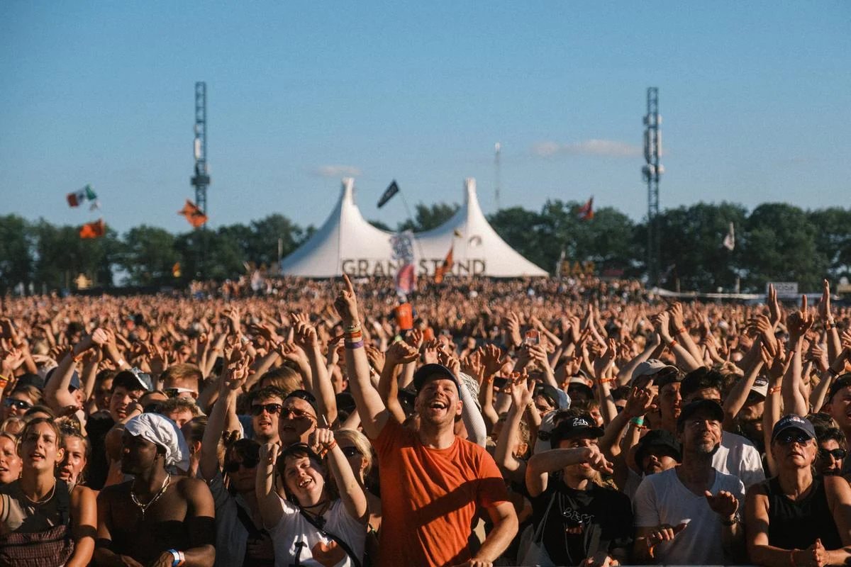 Vildt går det for sig når gæsterne giver den gas til koncerter på Orange Scene, som er festivalens største scene, hvor hovednavnene optræder for fuld skrue. (Foto: Roskilde Festival)